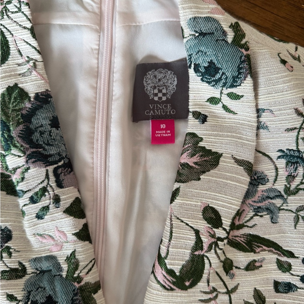 Vince Camuto - Floral, Pleated, Flutter Sleeve Dress NWT - Picture 3 of 6